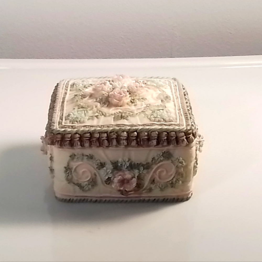Trinket box